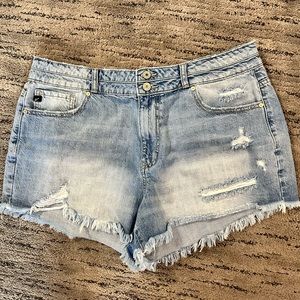 KanCan distressed jean shorts size XL